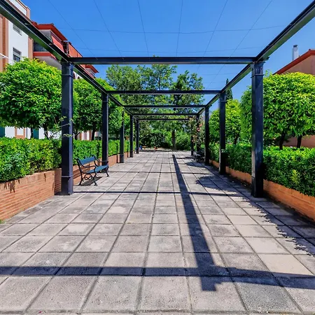 Lirio & Parking & Piscina Apartment