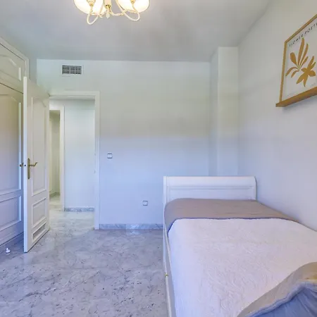 Lirio & Parking & Piscina Apartment