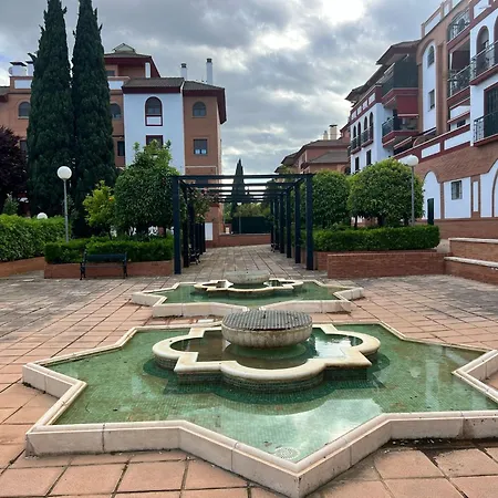Lirio & Parking & Piscina Apartment *