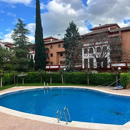 Lirio & Parking & Piscina Apartment
