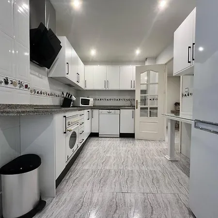 Lirio & Parking & Piscina Apartment