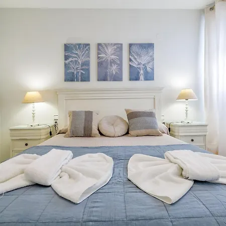 Lirio & Parking & Piscina Apartment Cordoba