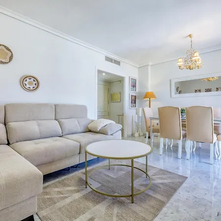 Lirio & Parking & Piscina Apartment Cordoba