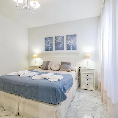Lirio & Parking & Piscina Apartment Cordoba
