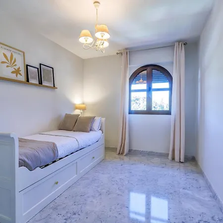 Apartment Lirio & Parking & Piscina